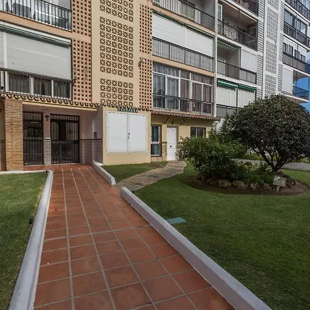 Beachfront Calahonda شقة