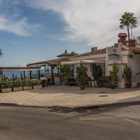 Beachfront Calahonda شقة